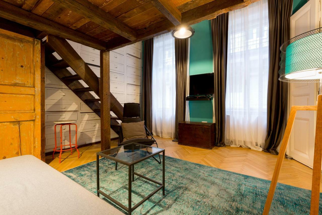 Deluxe Twin Studio In Kazinczy Street *
